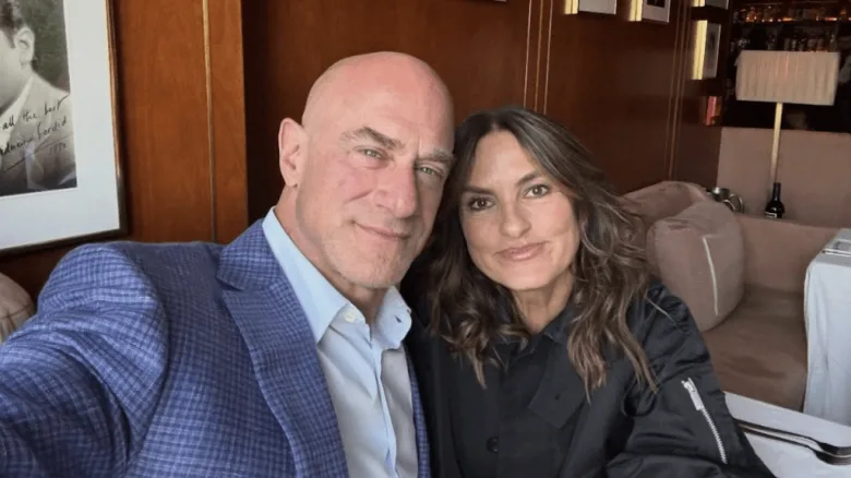 Chris Meloni, 'Organized Crime' İptalinin Ardından Mariska Hargitay ile 'Law & Order' Buluşması Yaptı