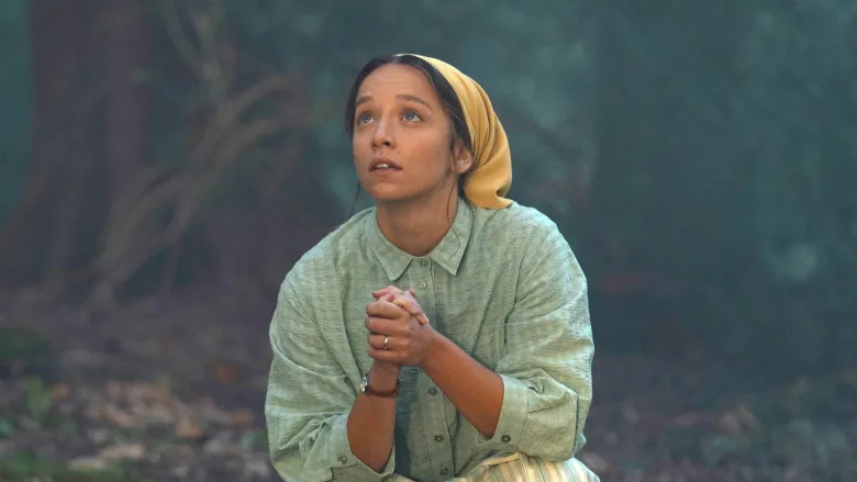 Netflix'in Yeni İngiliz Dizisi Unchosen, The Handmaid's Tale'in Yerini Alarak Başarı Yakaladı