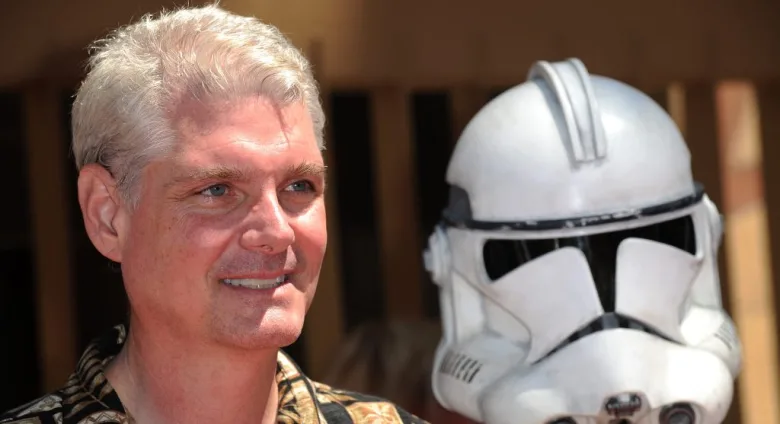 Tom Kane Hayatını Kaybetti: Efsane Seslendirme Sanatçısı 64 Yaşındaydı