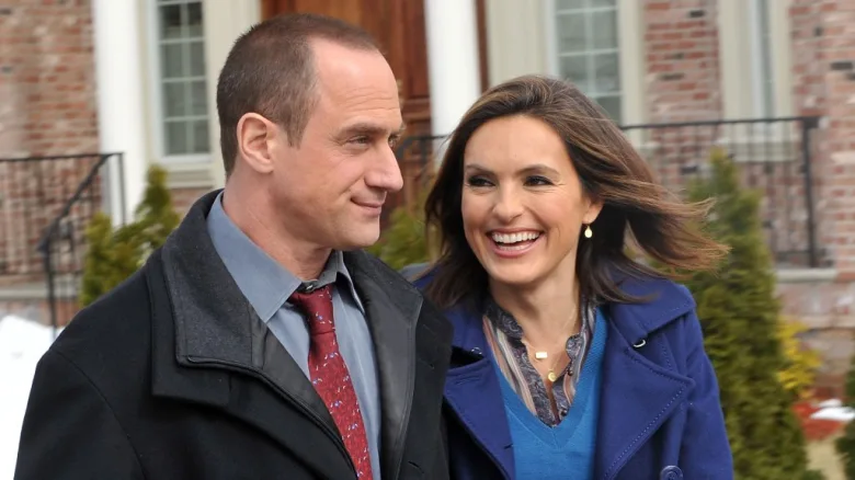 Christopher Meloni Law & Order'daki Yolculuğuna Veda Etti, Mariska Hargitay "P4L" Mesajı Gönderdi