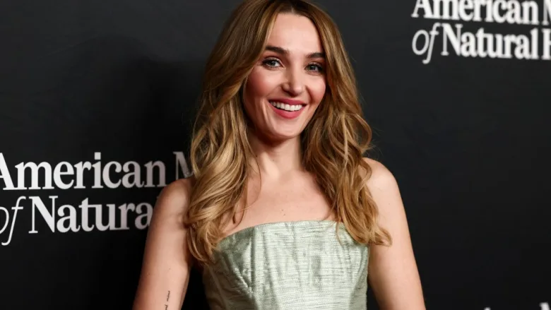 Chloe Fineman, SNL'den Ayrıldığını Lorne Michaels'a Dünya Kupası'nda Bildirdi