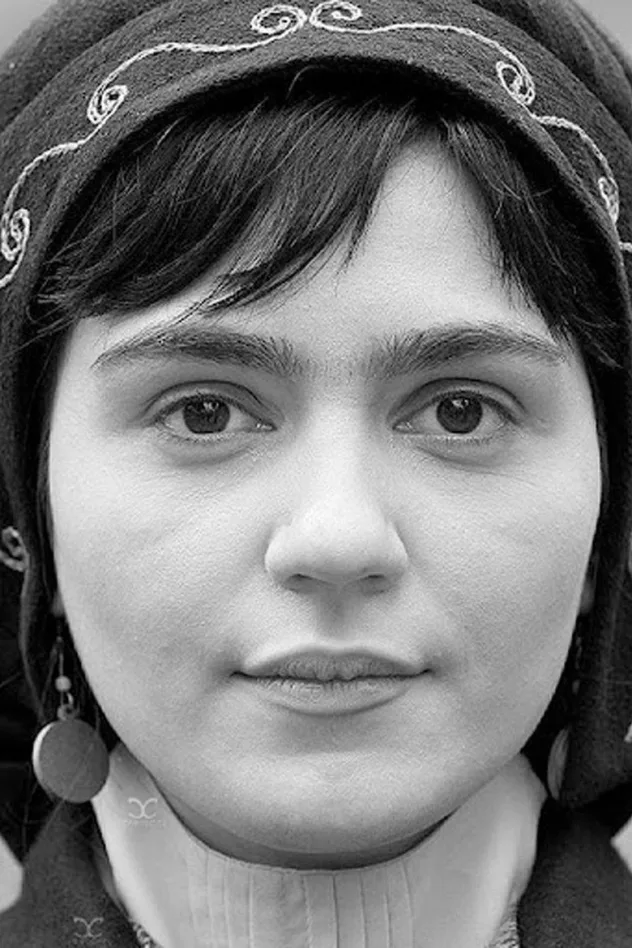 Mona Ahmadi için kapak görseli
