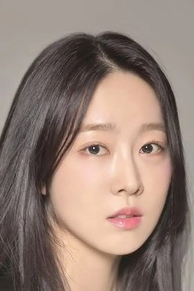 Kim Yoo-jung için kapak görseli