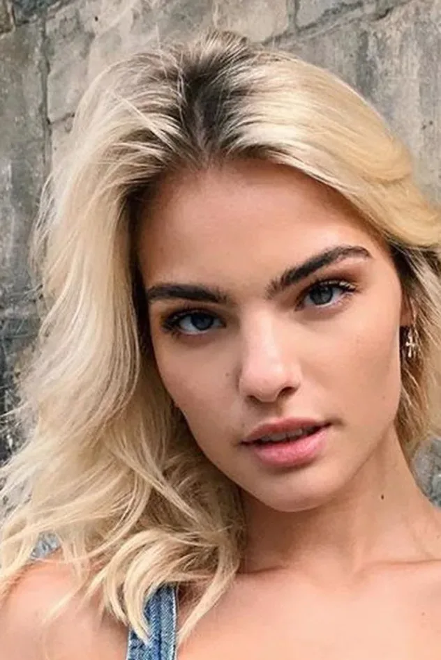 Обложка для Sarah Almoril