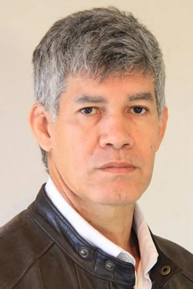 Jorge Román için kapak görseli