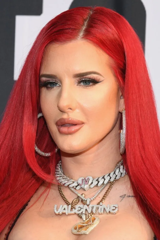Justina Valentine için kapak görseli
