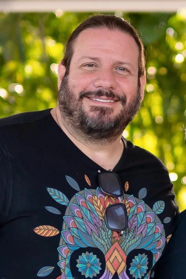 Cover image for Esteban Roel