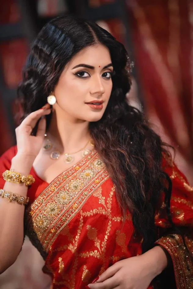 Imagen de portada para মন্দিরা চক্রবর্তী