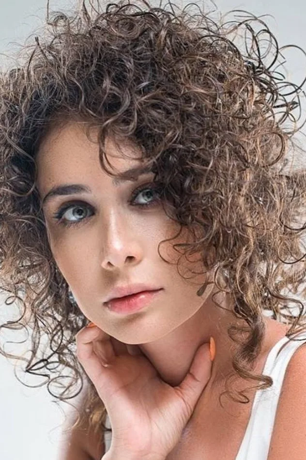 Sanura Cəfərova için kapak görseli