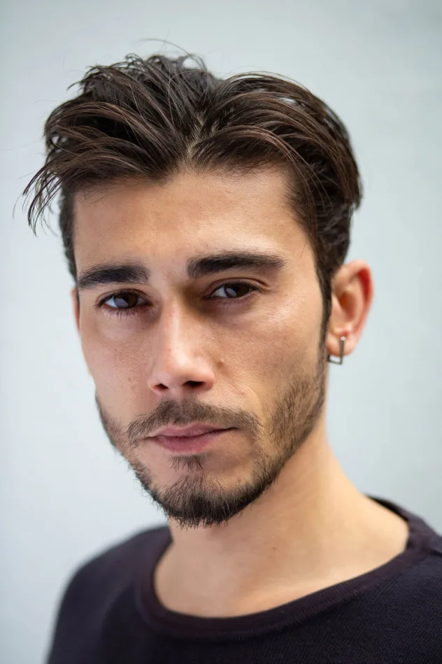 Adam Ayadi için kapak görseli