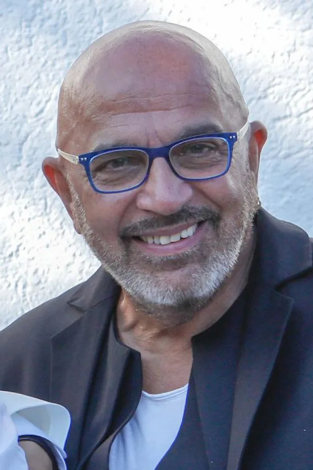 Yannis Zouganelis için kapak görseli