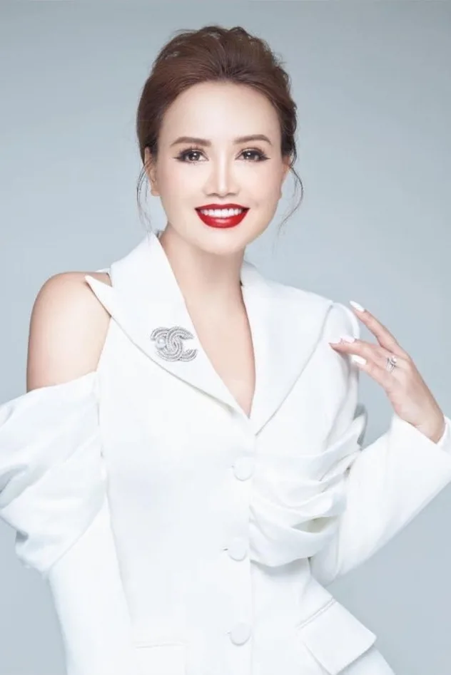 صورة الغلاف لـ Hoang Yen