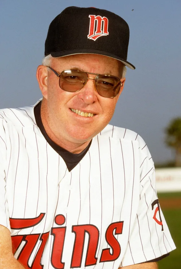 Cover image for Tom Kelly