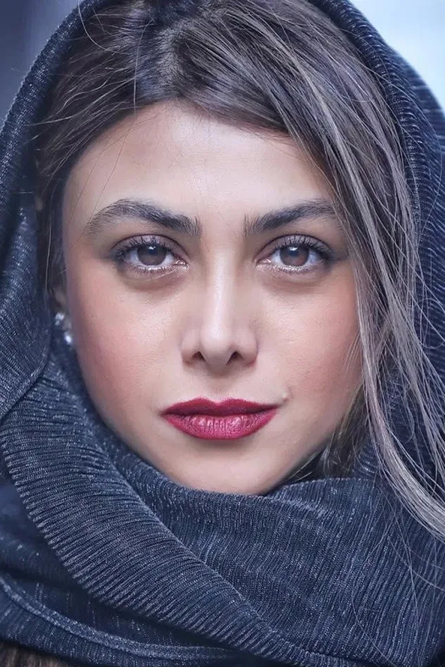 Azade Samadi için kapak görseli