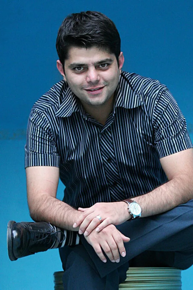 Imagen de portada para Shahed Ahmadlou