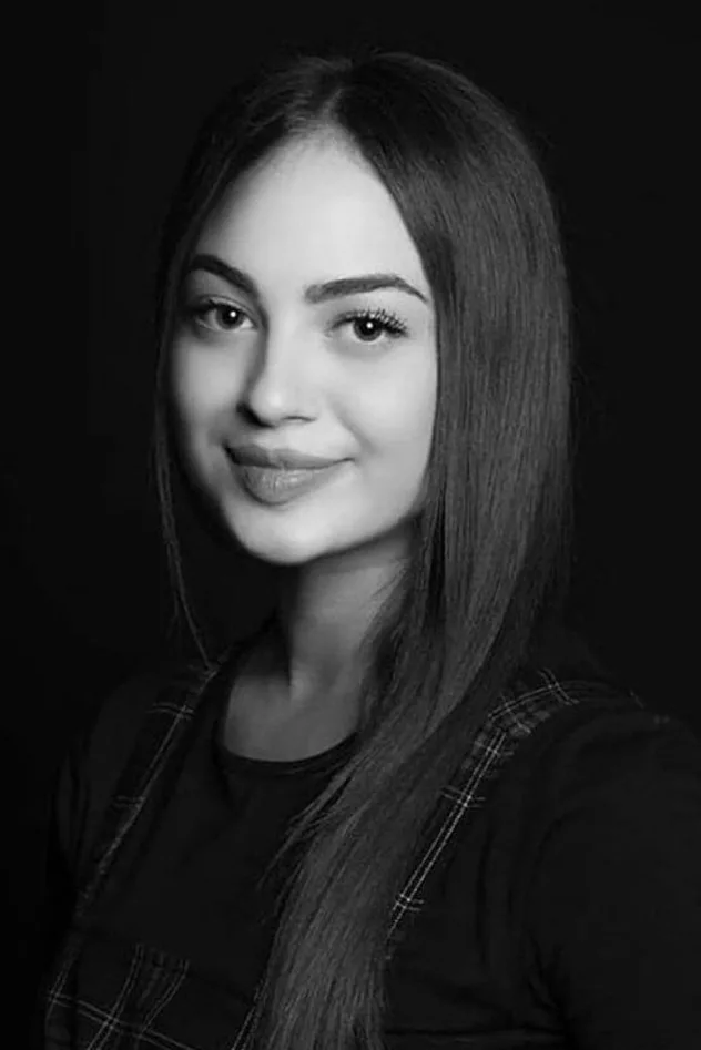 Ester Alushi için kapak görseli