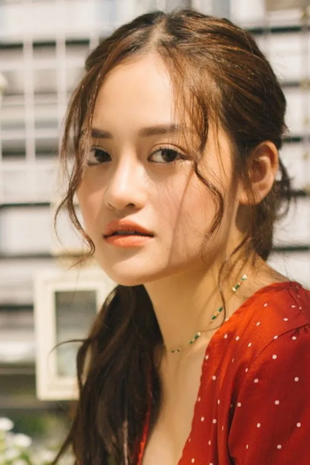 Cover image for Thùy Anh