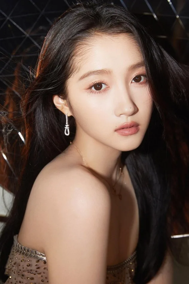 фото Guan Xiaotong