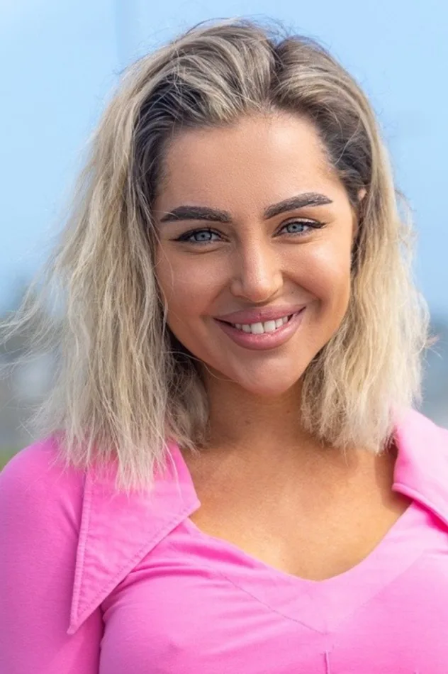 Violetta Chikovani için kapak görseli