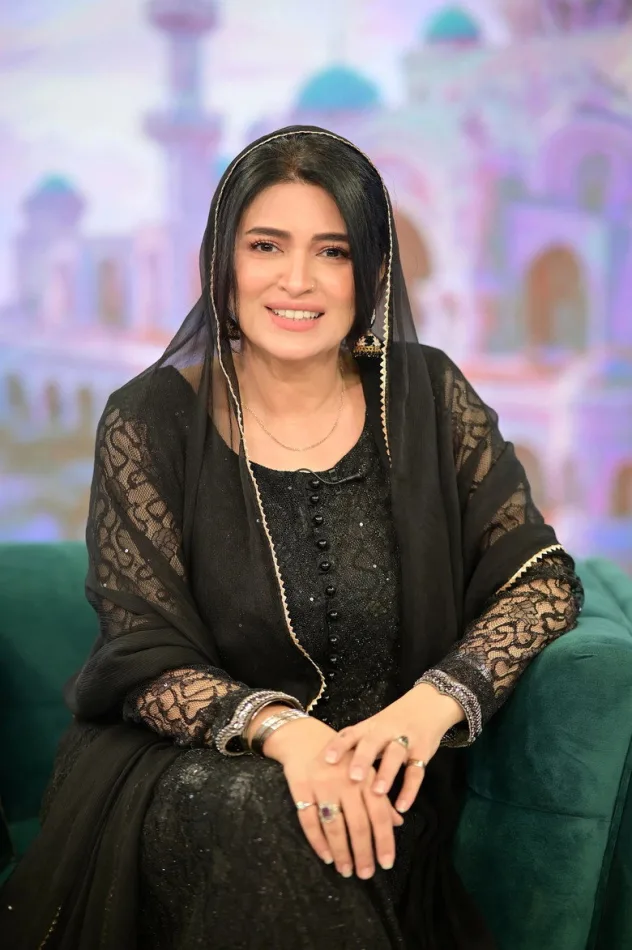 Maya Khan için kapak görseli