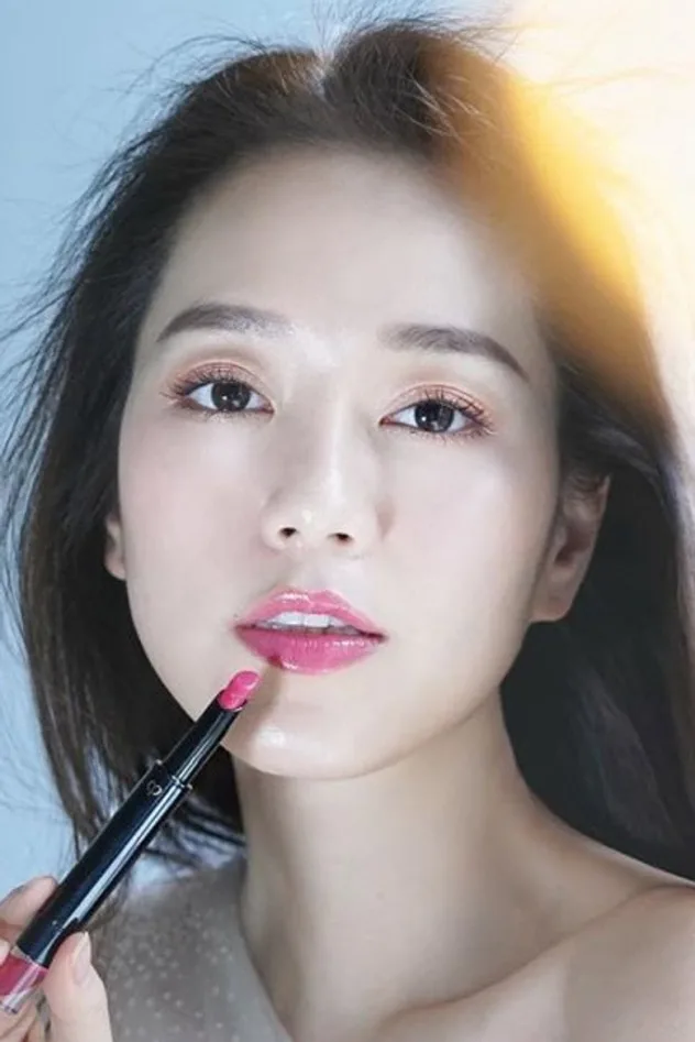 Cover image for Zelia Zhong