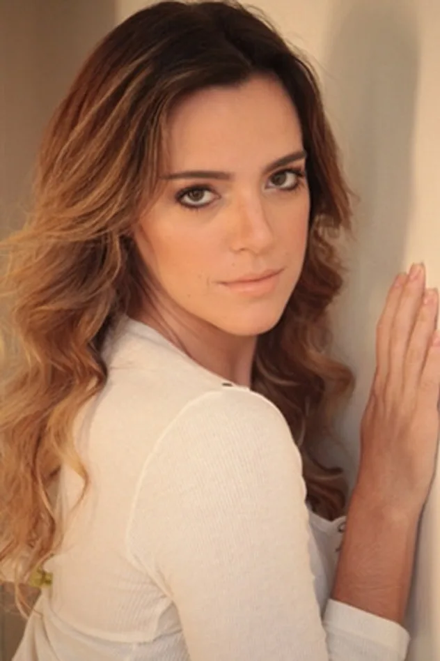 Обложка для Larissa Machado