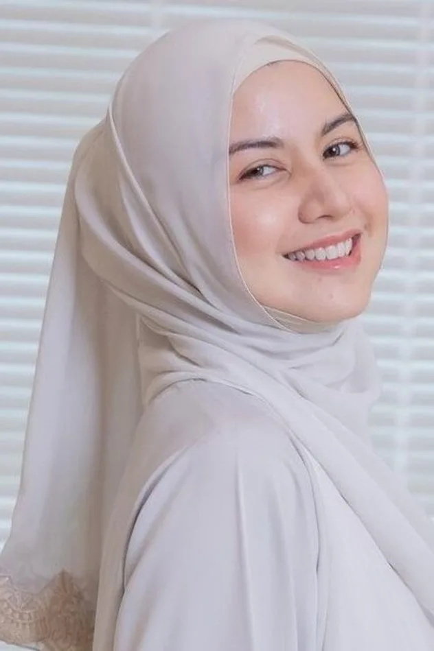 Cover image for Lisa Surihani