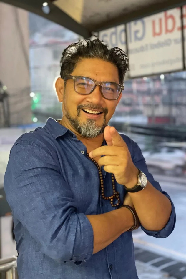 Imagen de portada para Subarna Thapa