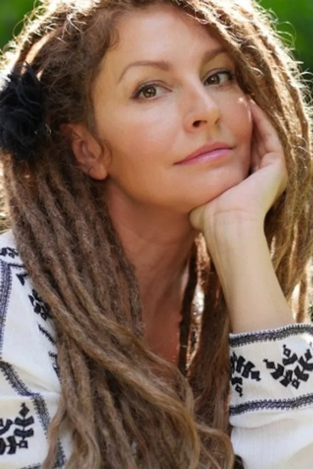 صورة Simmone Mackinnon