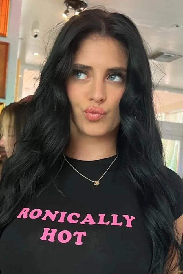 Camila Hubner için kapak görseli