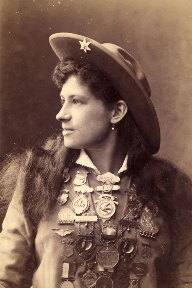 Annie Oakley için kapak görseli