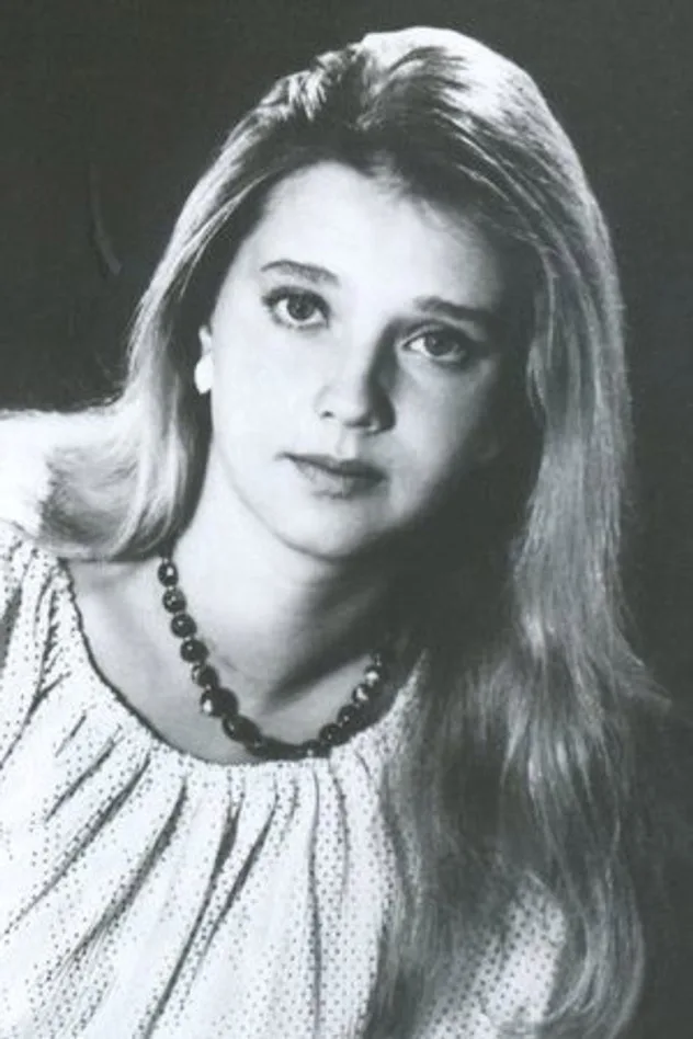 Cover image for Elena Antonova
