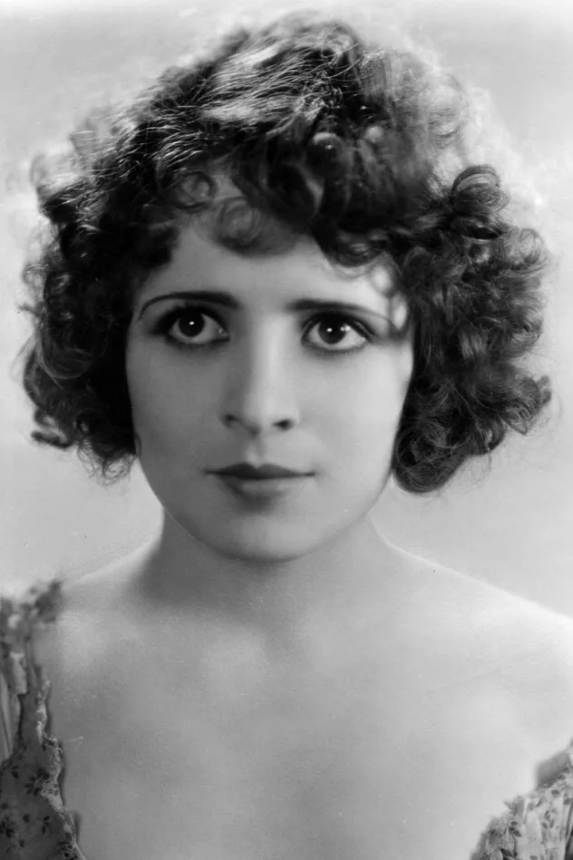 صورة الغلاف لـ Mona Rico