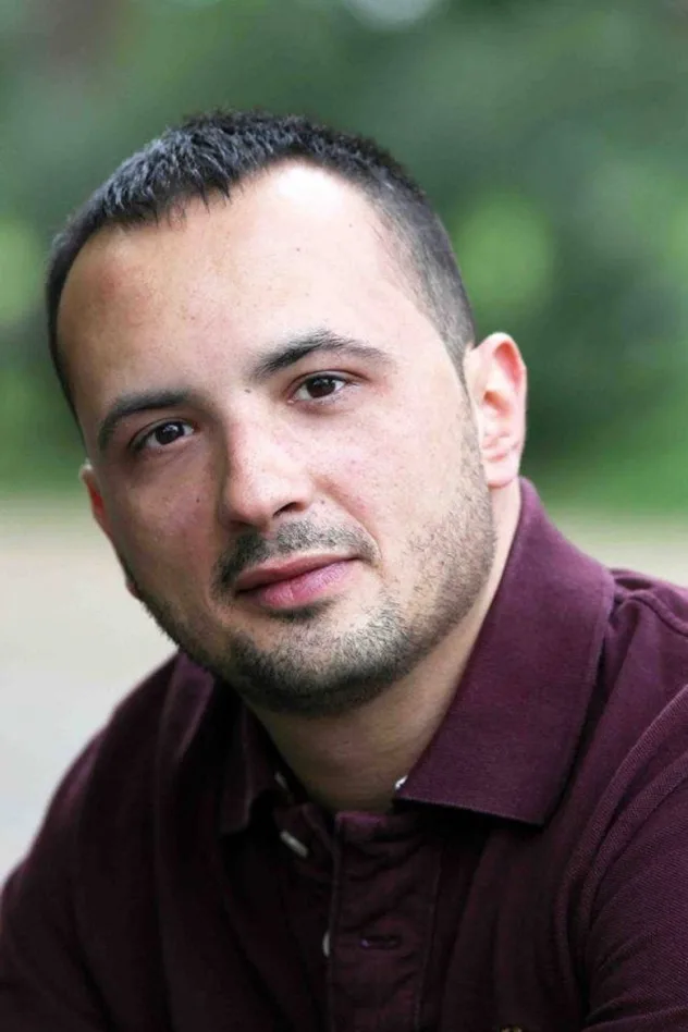 Simone Crisari için kapak görseli