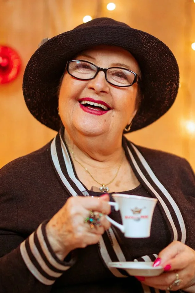 Cover image for Leze Qena