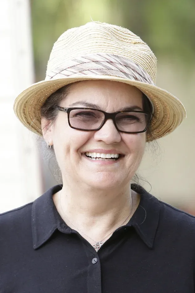 صورة الغلاف لـ Julie Hébert