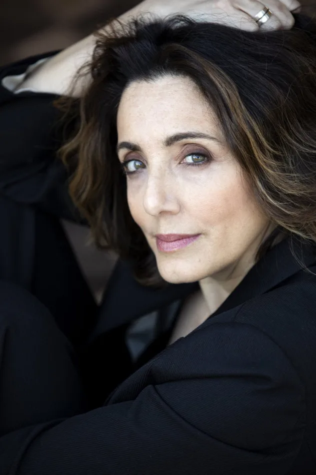 Manuela Mandracchia için kapak görseli