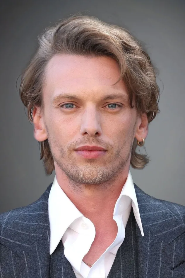 foto de Jamie Campbell Bower