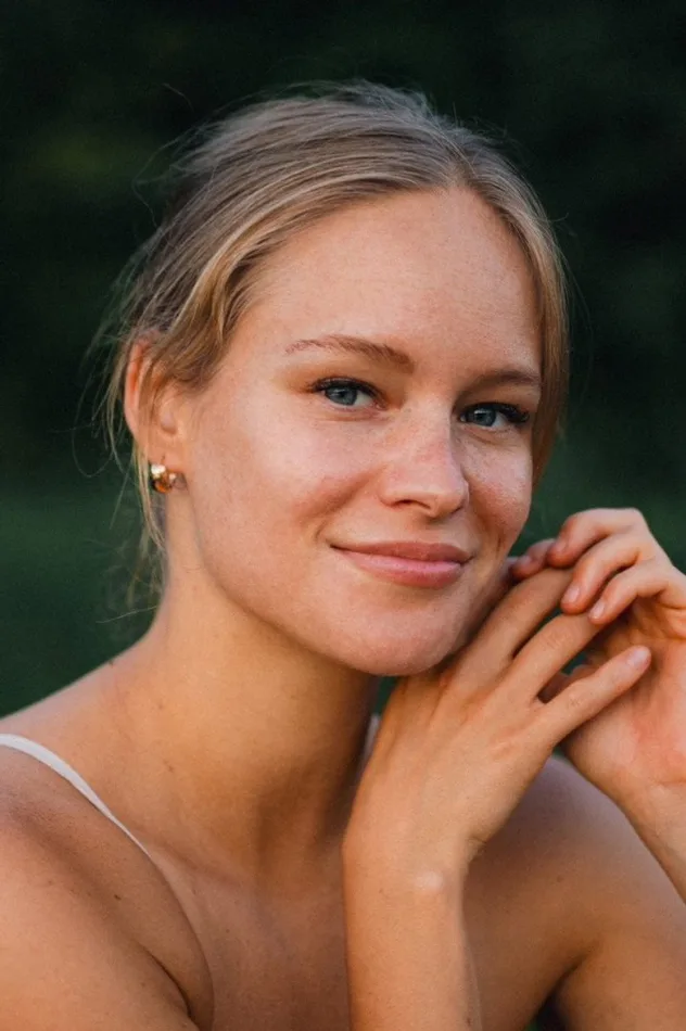 Monika Chasi için kapak görseli