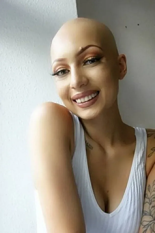Обложка для Julia Figueroa