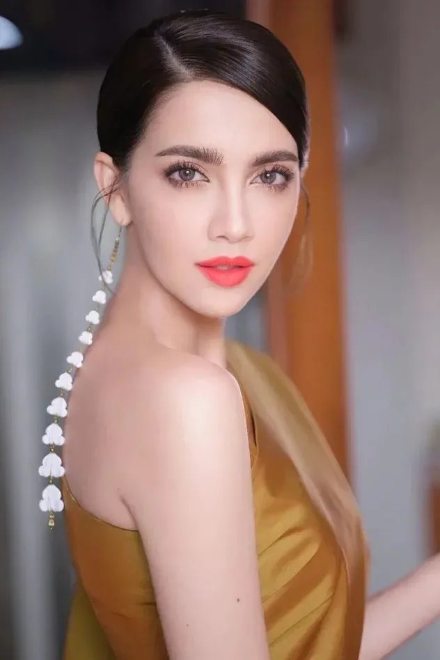 صورة الغلاف لـ Sara Legge
