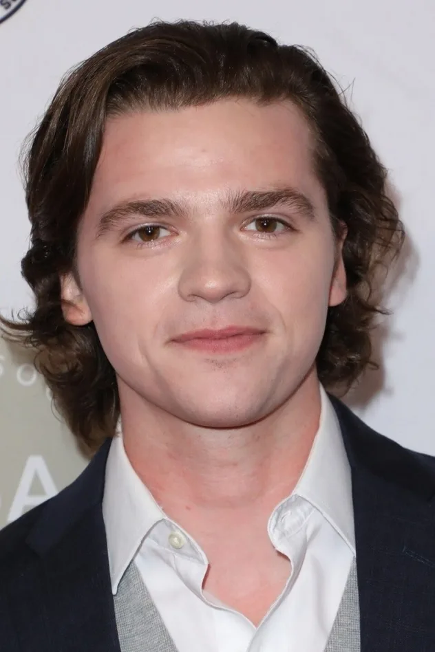 Joel Courtney photo