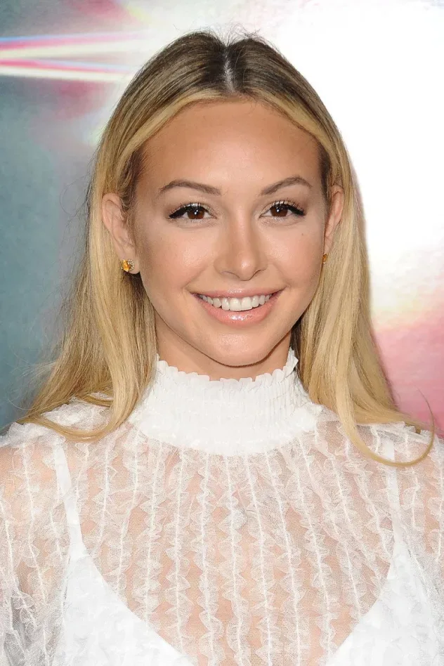 Imagen de portada para Corinne Olympios
