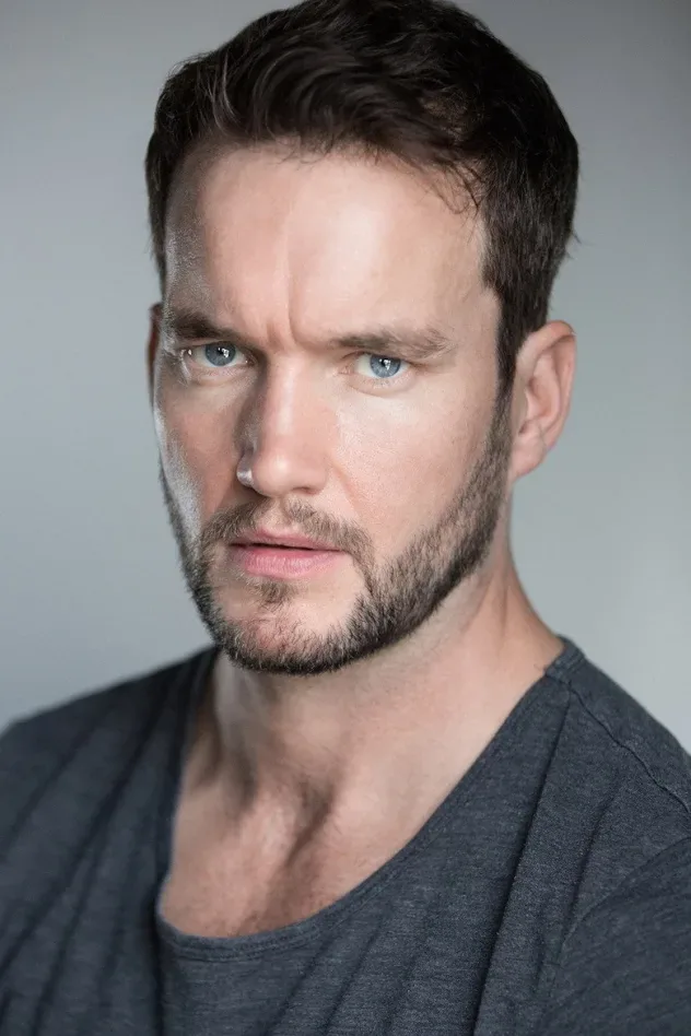 Gareth David-Lloyd için kapak görseli