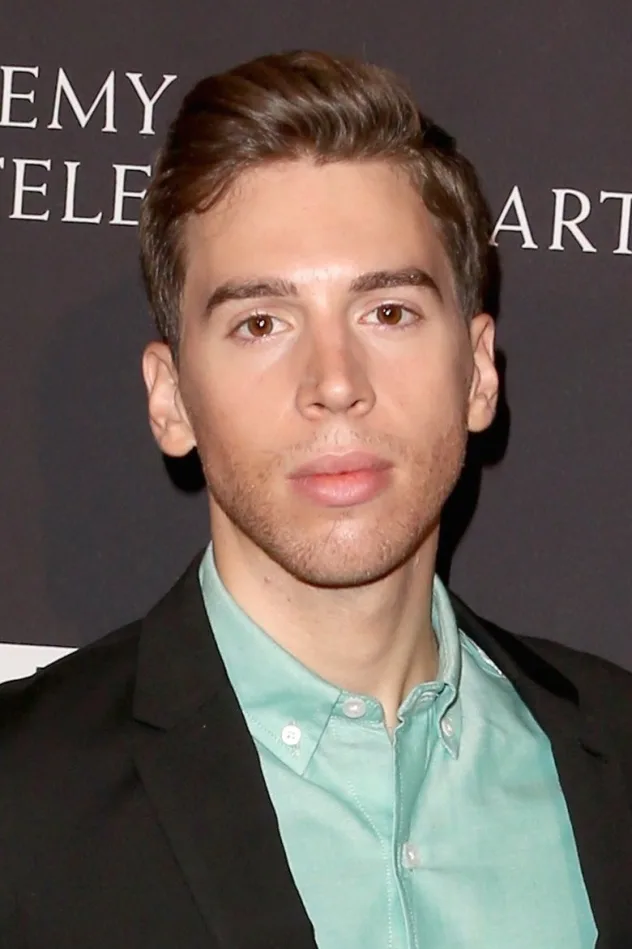 Jordan Gavaris fotoğrafı