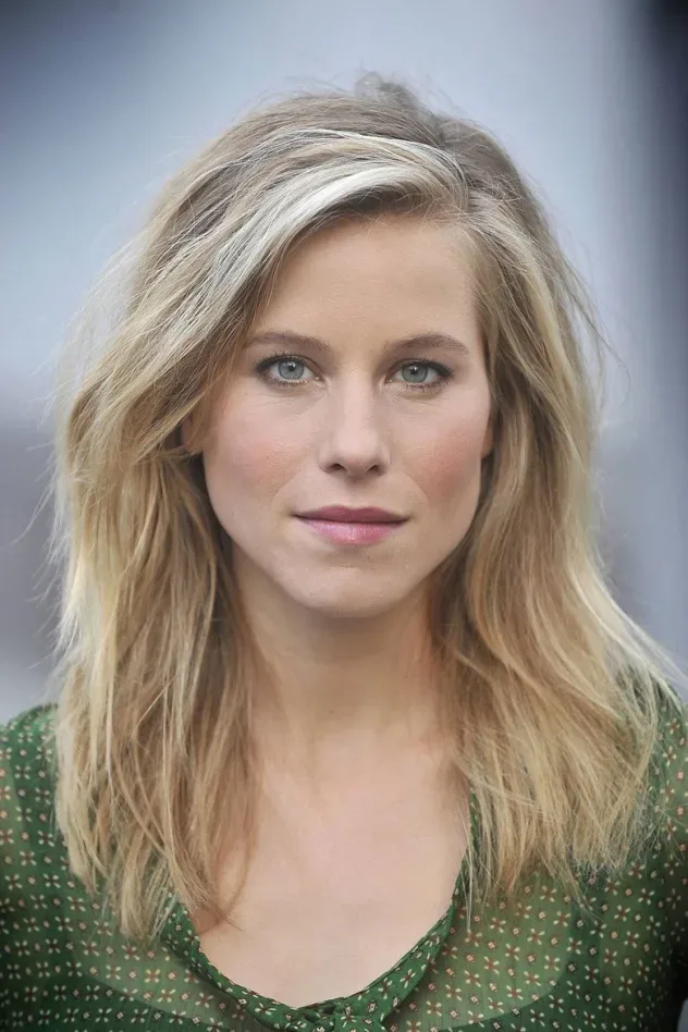 Обложка для Zoe Weiland