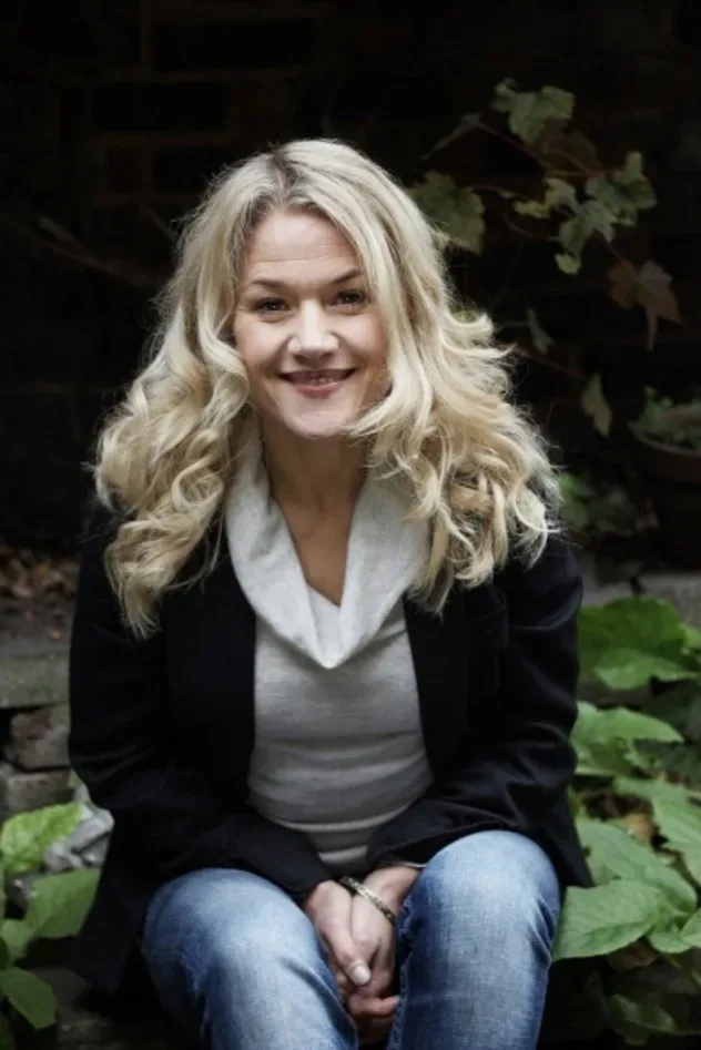 Обложка для Camilla Strøm Henriksen