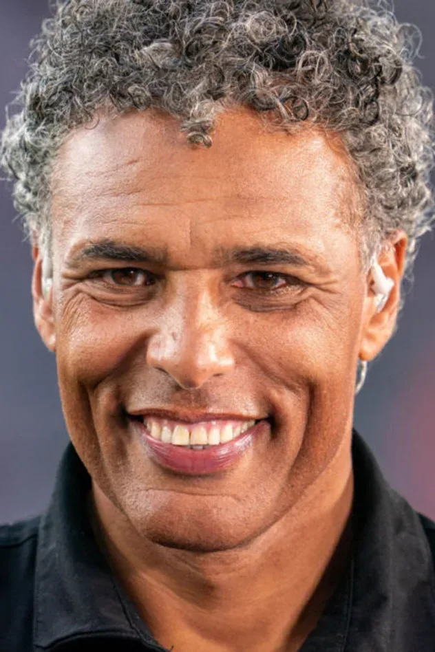 Обложка для Pierre van Hooijdonk