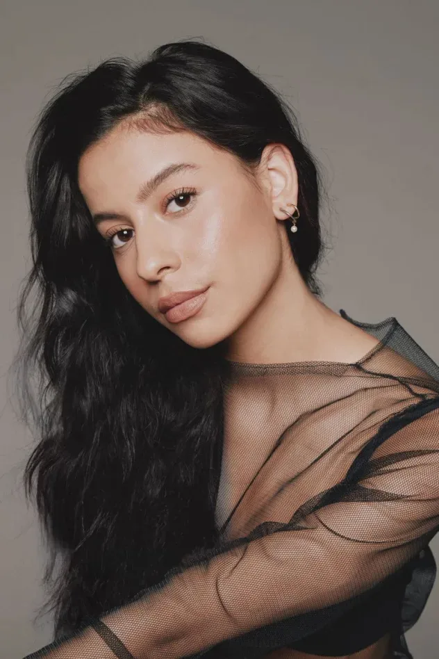Cover image for Izabella Alvarez