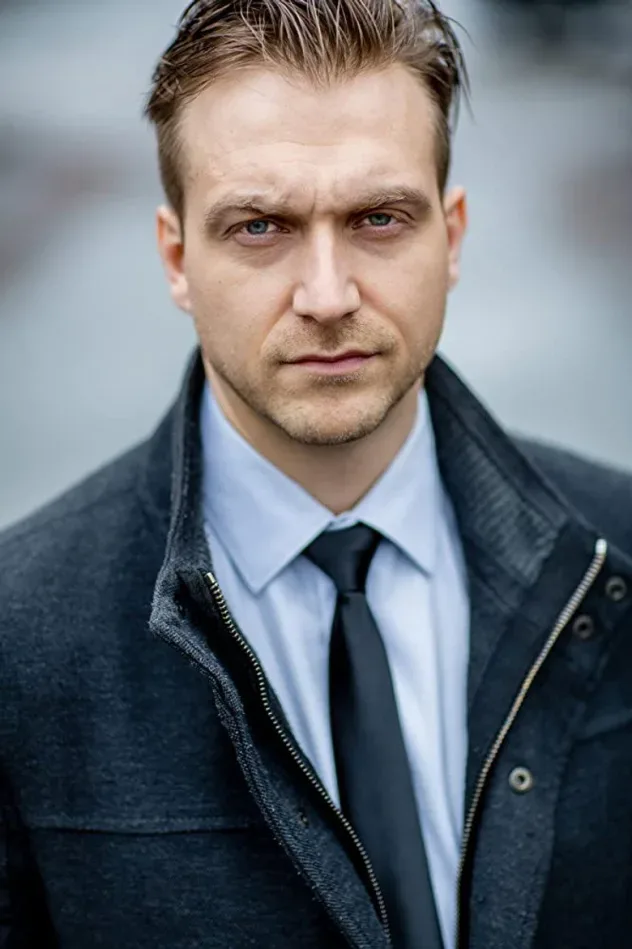 صورة الغلاف لـ Aaron Hutchinson